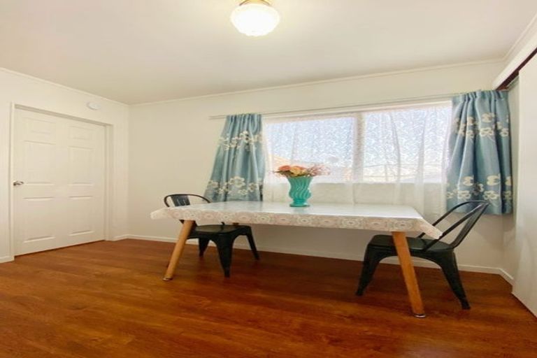 Photo of property in 2/175 Bradbury Road, Highland Park, Auckland, 2010