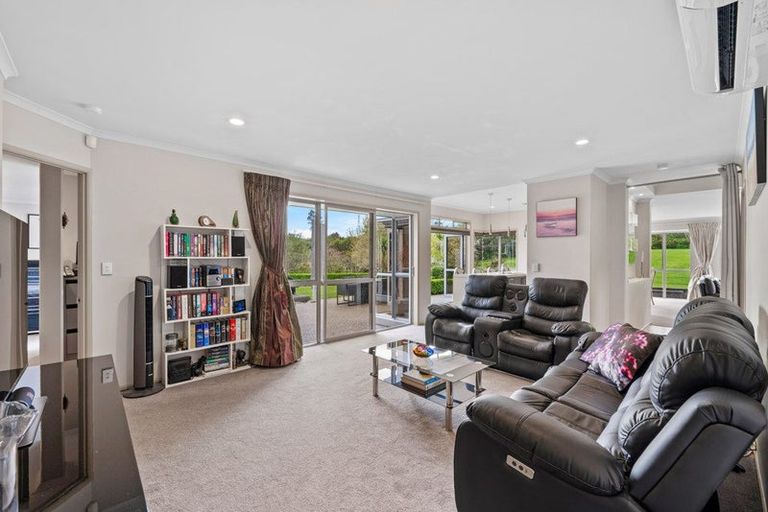 Photo of property in 175 Oraha Road, Kumeu, 0892