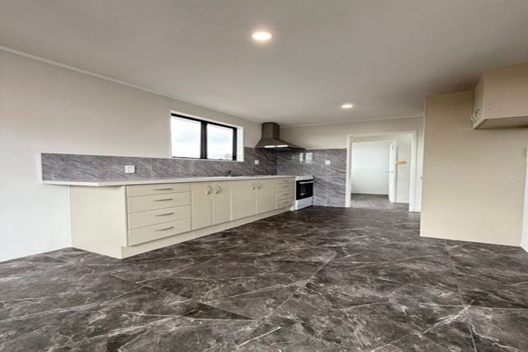 Photo of property in 1/4 Eulogy Place, Randwick Park, Auckland, 2105