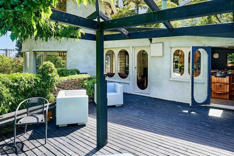 Photo of property in 30 Ferry Road, Days Bay, Lower Hutt, 5013