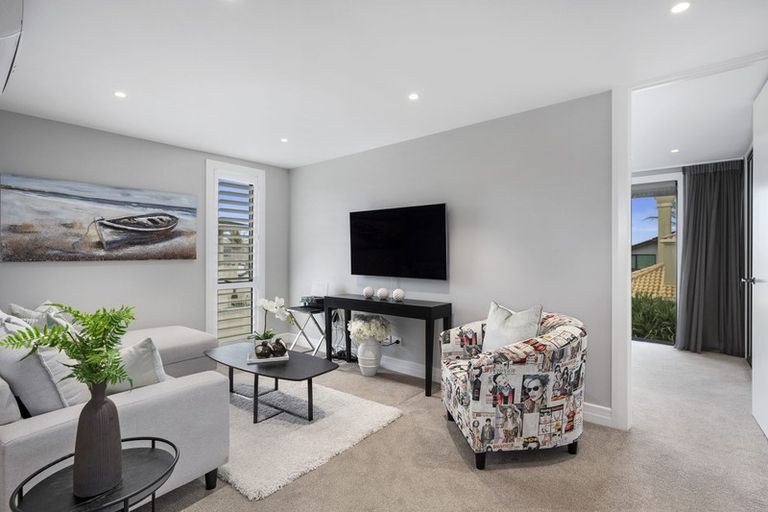 Photo of property in 9 Craig Road, Milford, Auckland, 0620