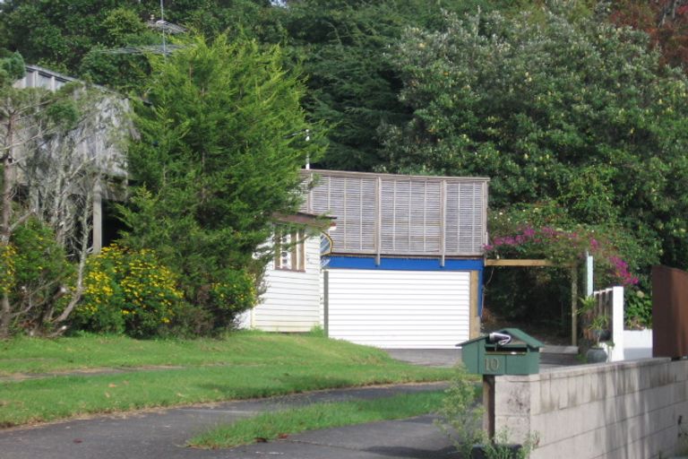 Photo of property in 8 Castleford Street, Green Bay, Auckland, 0604