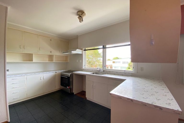 Photo of property in 38 Beaubank Road, Kelston, Auckland, 0602