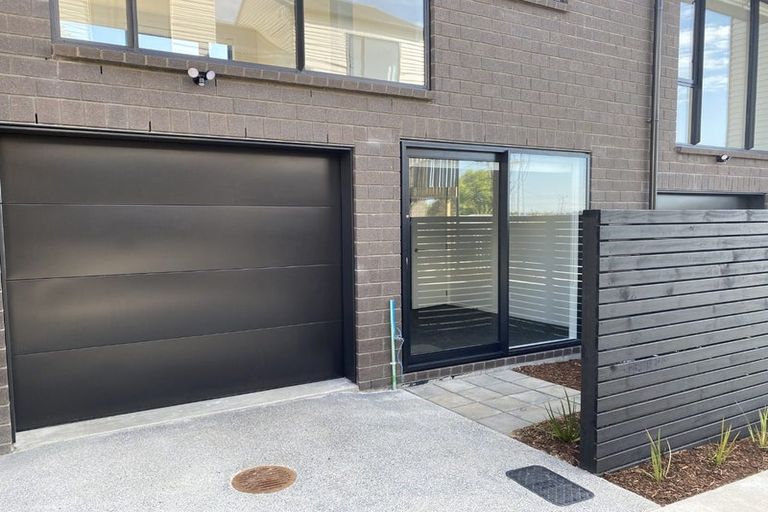 Photo of property in 3/1 Fruitvale Road, New Lynn, Auckland, 0600