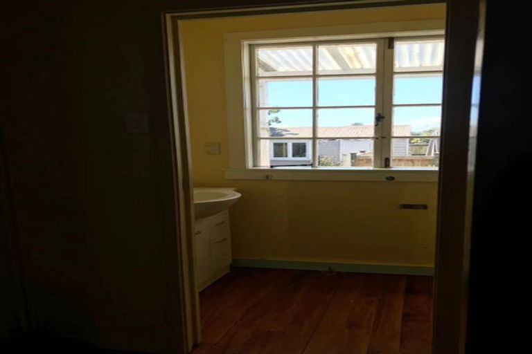 Photo of property in 56 Mckenzie Road, Mangere Bridge, Auckland, 2022