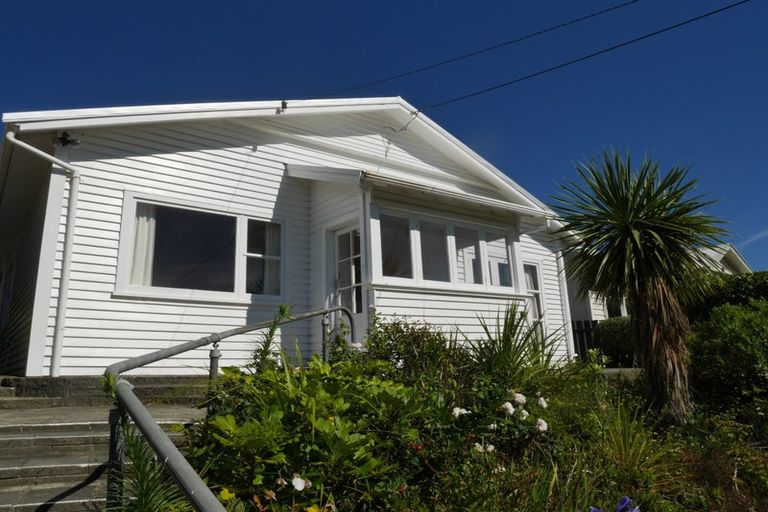 Photo of property in 24 Waikato Street, Island Bay, Wellington, 6023