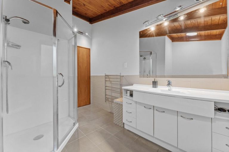 Photo of property in 44 Westpark Drive, West Harbour, Auckland, 0618