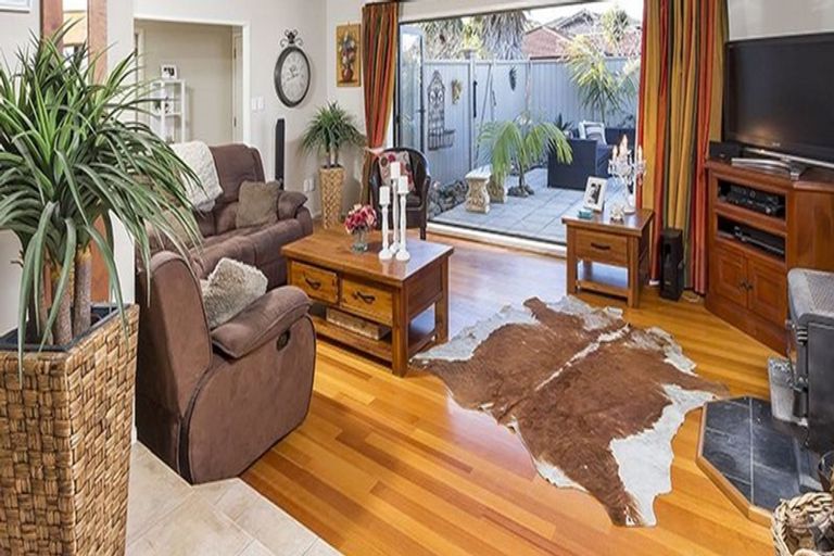 Photo of property in 2 Gardenia Grove, Half Moon Bay, Auckland, 2012