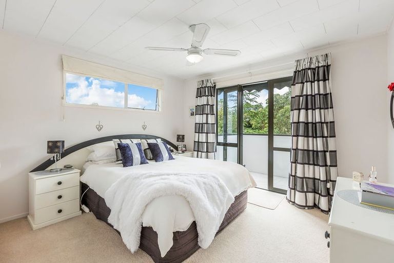 Photo of property in 25 Spinella Drive, Bayview, Auckland, 0629