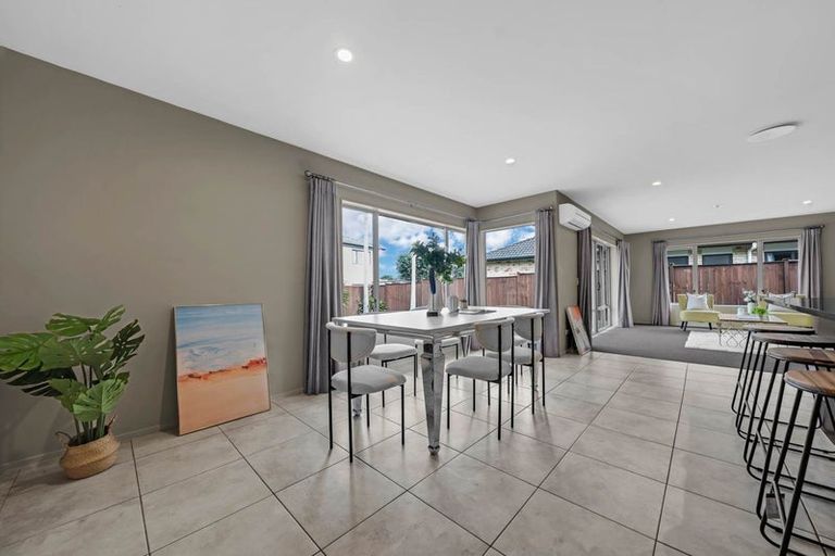 Photo of property in 5 Alvre Place, Flat Bush, Auckland, 2016
