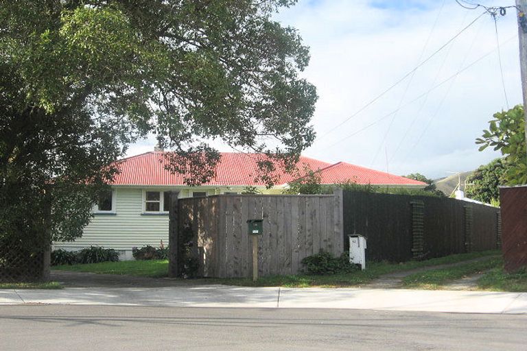 Photo of property in 14 Haumia Street, Paekakariki, 5034