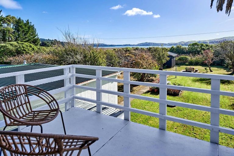 Photo of property in 25 Paekakariki Hill Road, Pauatahanui, Porirua, 5381