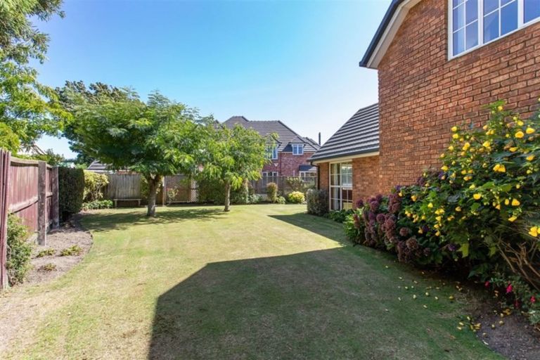 Photo of property in 15 Tavistock Place, Russley, Christchurch, 8042