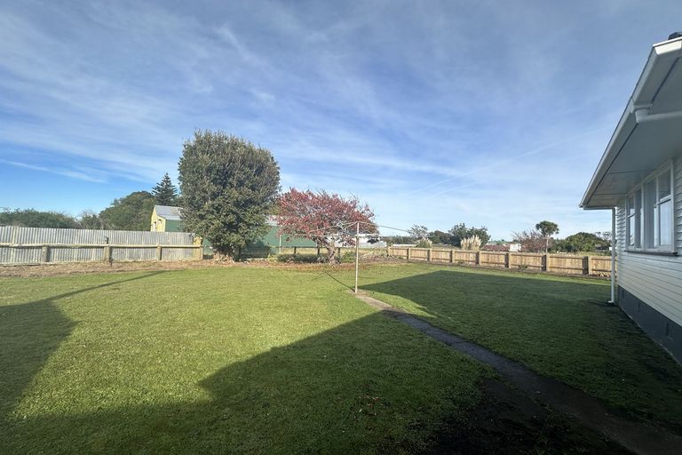 Photo of property in 35 Brassey Street, Waverley, 4510