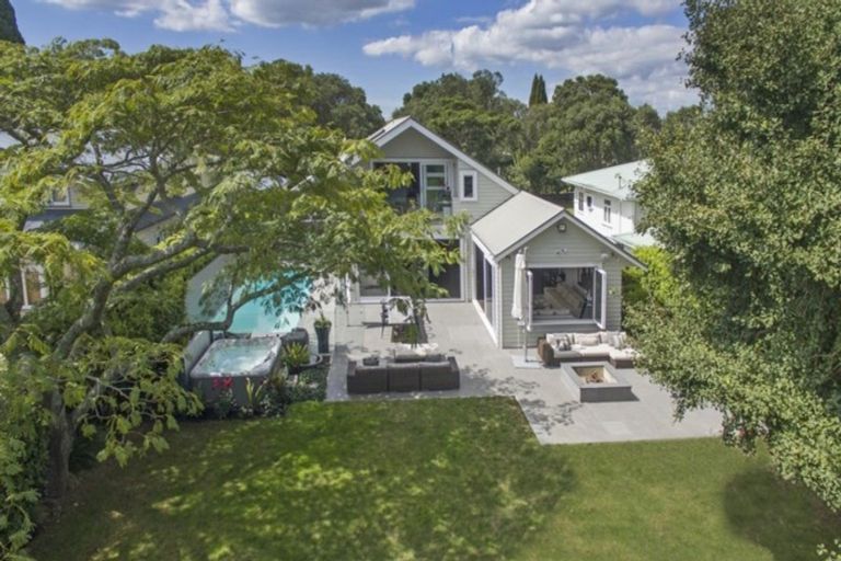 Photo of property in 39 Maungakiekie Avenue, Greenlane, Auckland, 1051