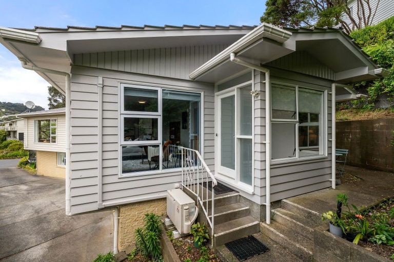 Photo of property in 8b Randolph Road, Crofton Downs, Wellington, 6035