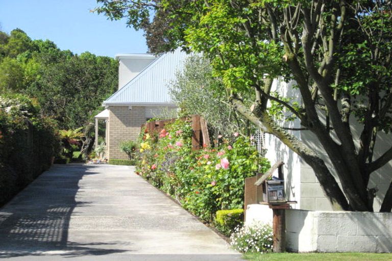 Photo of property in 13 Woodford Terrace, Ilam, Christchurch, 8053