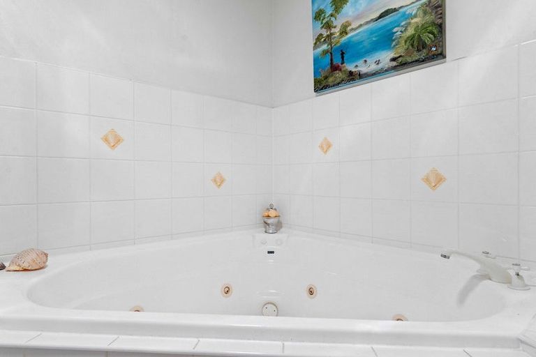 Photo of property in 2 Seychelles Drive, Papamoa Beach, Papamoa, 3118