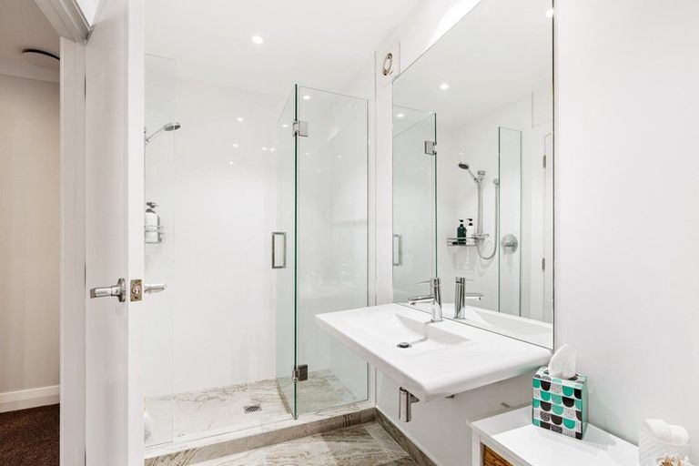 Photo of property in 37 Eastcliffe Road, Castor Bay, Auckland, 0620