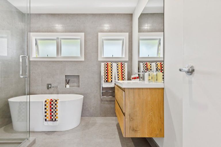 Photo of property in 36 Montgomery Avenue, Rothesay Bay, Auckland, 0630