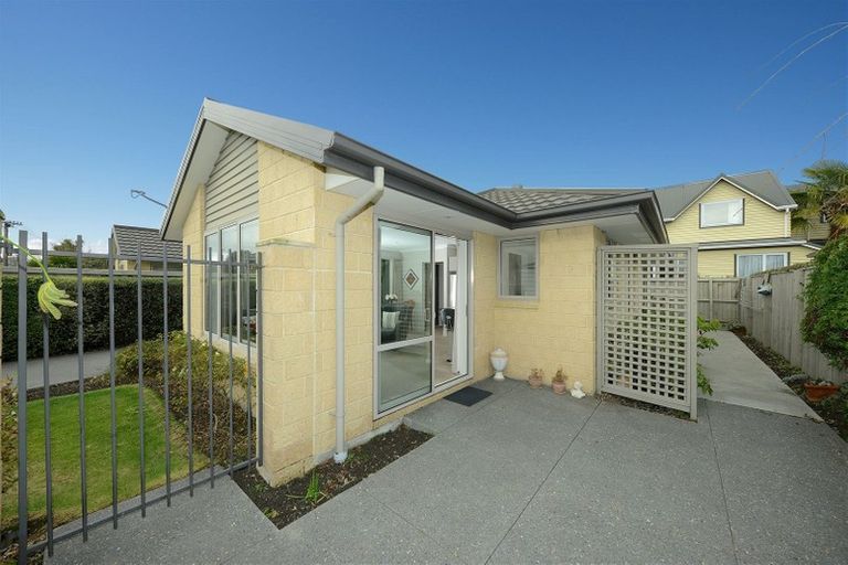 Photo of property in 2 Newall Avenue, Bryndwr, Christchurch, 8052