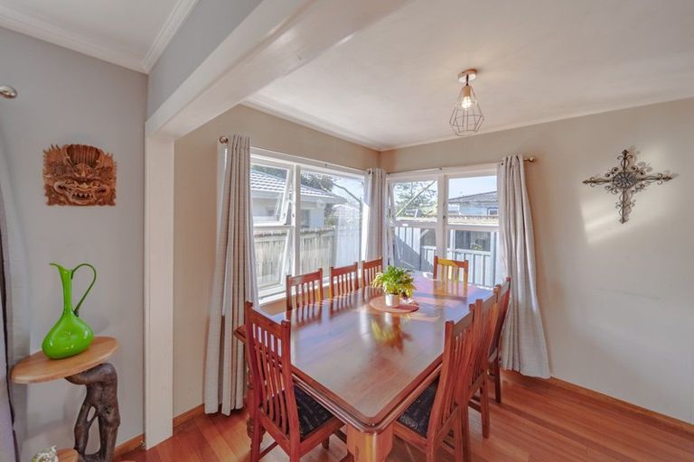 Photo of property in 74 Meeanee Road, Taradale, Napier, 4112