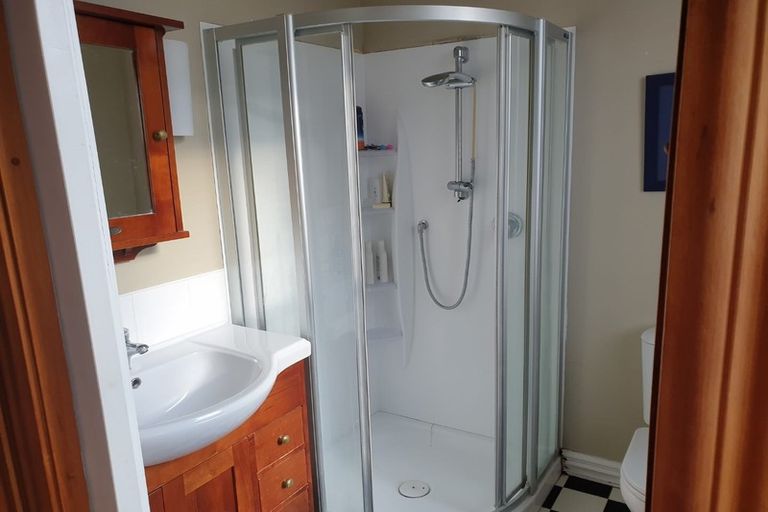 Photo of property in 90 Roxburgh Street, Mount Victoria, Wellington, 6011