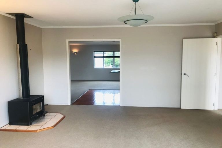 Photo of property in 37 Jaemont Avenue, Te Atatu South, Auckland, 0610