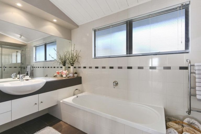 Photo of property in 2/203 Oakland Road, Karaka, Papakura, 2580