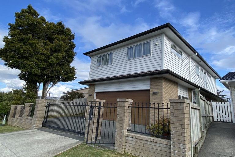 Photo of property in 1a Borrowdace Avenue, Botany Downs, Auckland, 2010