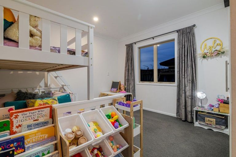 Photo of property in 19 Meridian Grove, Kelvin Grove, Palmerston North, 4414