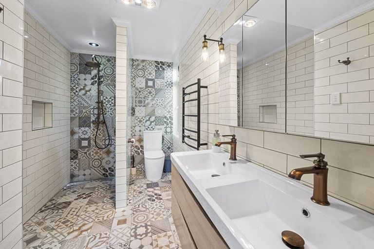 Photo of property in 187 South Road, Hawera, 4610