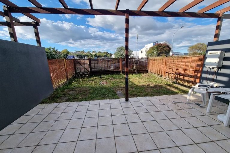 Photo of property in 9b Clearwater Cove, West Harbour, Auckland, 0618