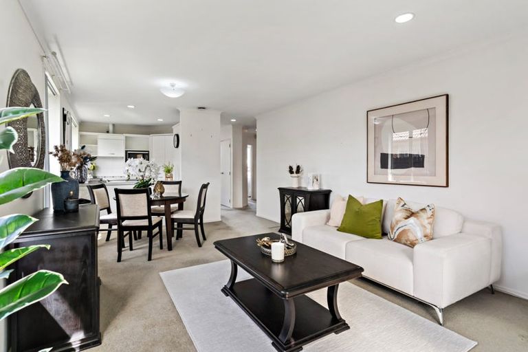 Photo of property in 11 Fernbrook Close, Burswood, Auckland, 2013