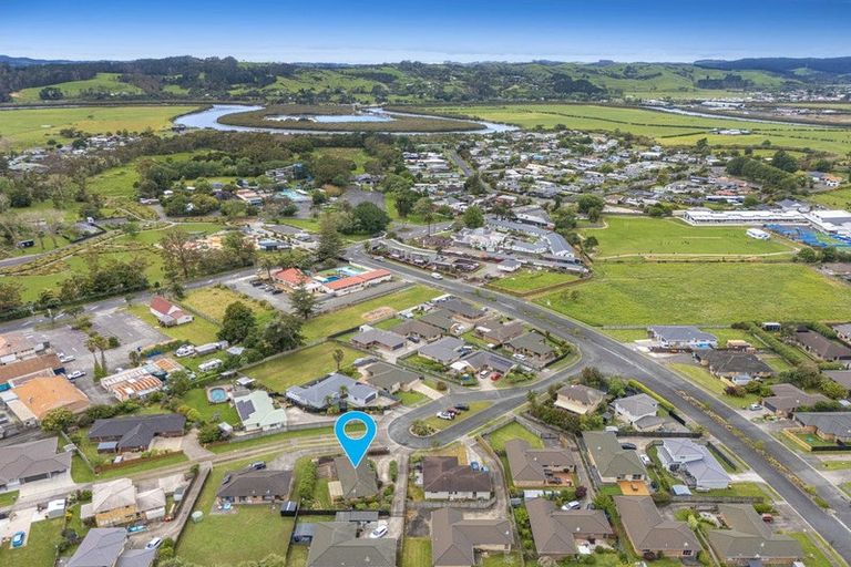 Photo of property in 17 Aitkenhead Court, Parakai, 0830