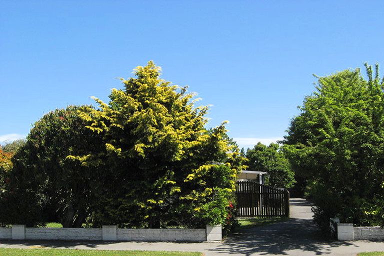 Photo of property in 2/227 Memorial Avenue, Burnside, Christchurch, 8053
