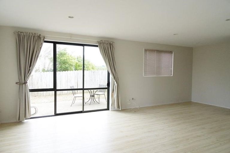 Photo of property in 27/22 Northcross Drive, Oteha, Auckland, 0632