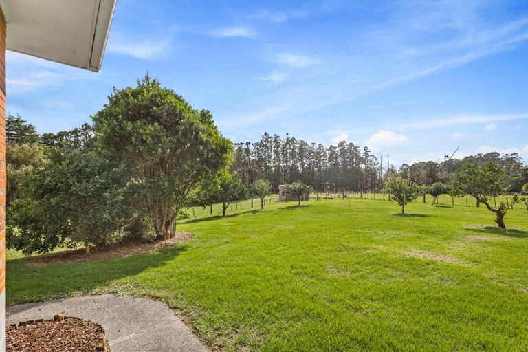 Photo of property in 230 Riverhead Road, Kumeu, 0892