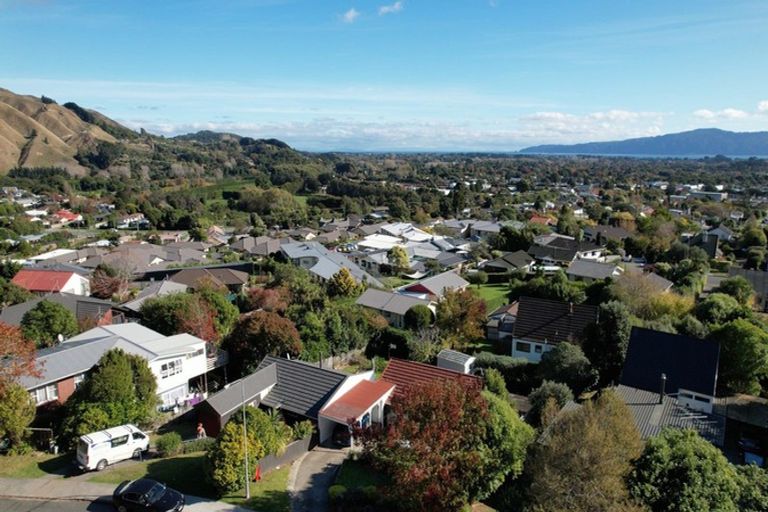 Photo of property in 49a Kakariki Grove, Waikanae, 5036