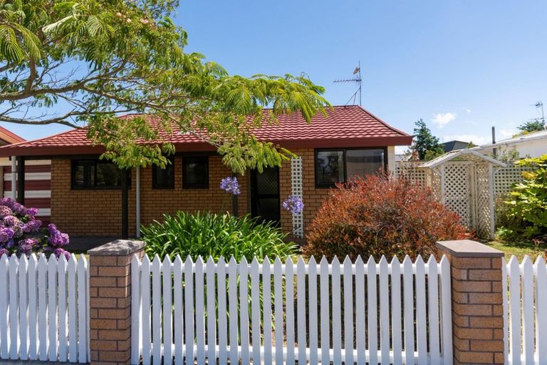 Photo of property in 49 Park Terrace, Waikuku Beach, 7473
