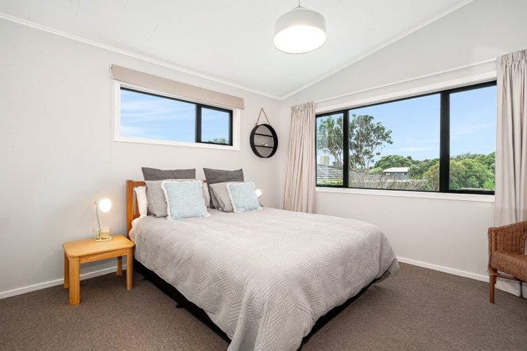 Photo of property in 10 Fenside Street, Waikanae Beach, Waikanae, 5036