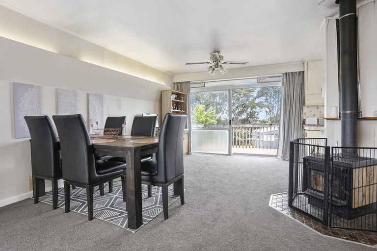 Photo of property in 37 Beaubank Road, Kelston, Auckland, 0602