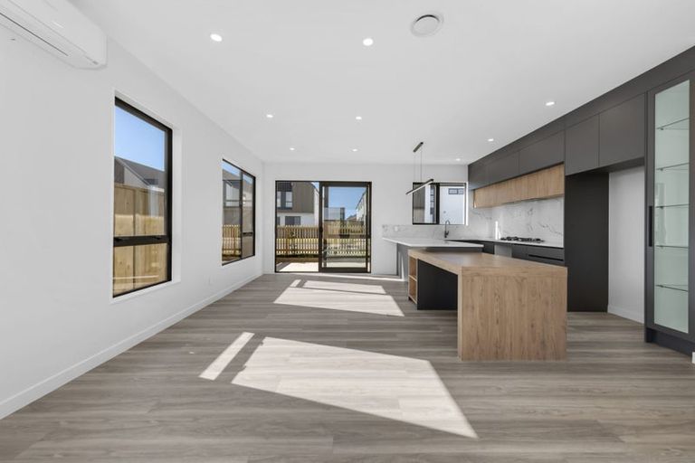 Photo of property in 77 Maungakaraka Road, Karaka, 2580