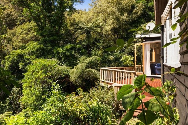 Photo of property in 8a Francis Bell Grove, Lowry Bay, Lower Hutt, 5013