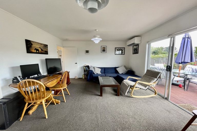 Photo of property in 2/24 Bedford Street, Te Atatu South, Auckland, 0610