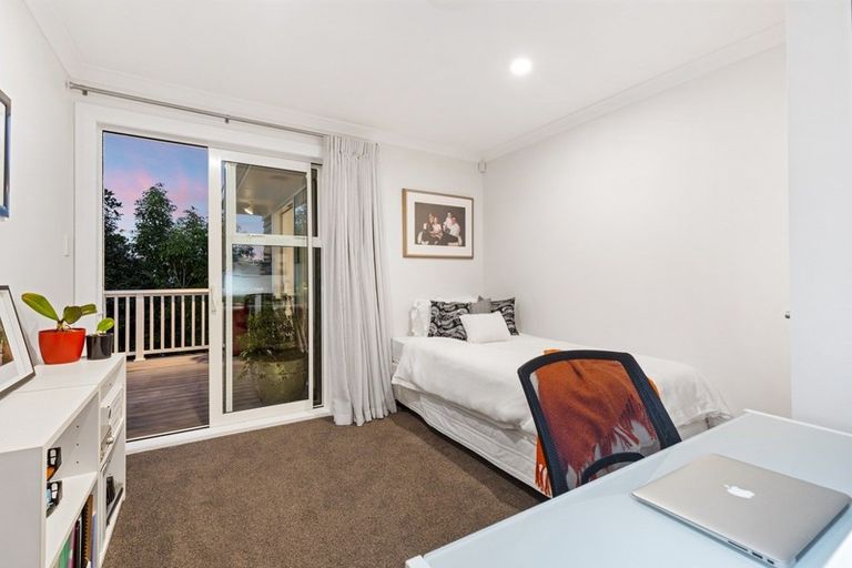 Photo of property in 37 Eastcliffe Road, Castor Bay, Auckland, 0620