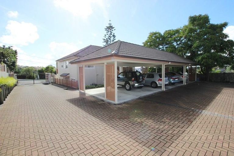 Photo of property in 2/57 Gladstone Road, Northcote, Auckland, 0627