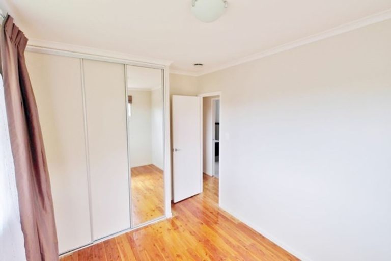 Photo of property in 4 Juniper Road, Sunnynook, Auckland, 0620