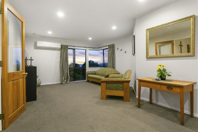 Photo of property in 1/6 Honeysuckle Lane, Mairangi Bay, Auckland, 0630