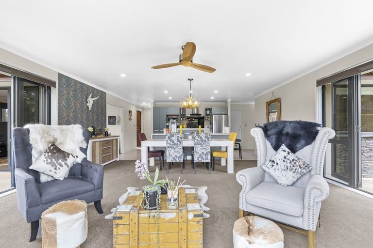 Photo of property in 4 Gleaming Place, Waiuku, 2123